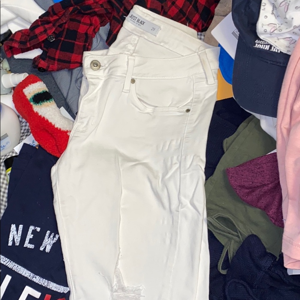 White knee rip jeans